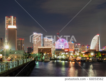 橫濱山下公園和港未來21夜景 橫濱山下公園和港未來21夜景 68058562