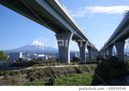 Elevated Shintomei Expressway and Mt. Fuji 68059546