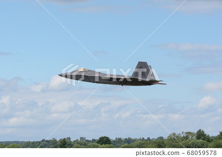 US Air Force F-22 Raptor low flight US Air Force F-22 Raptor low flight 68059578