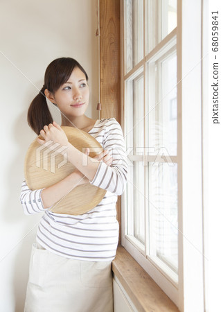 帶溝的咖啡店店員 68059841