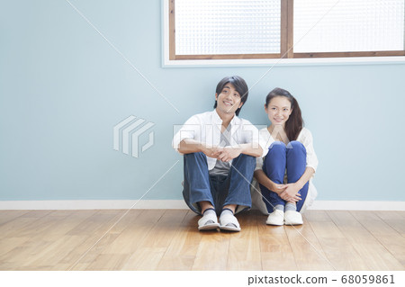 A newlywed couple A newlywed couple 68059861
