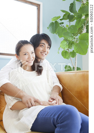 Newlyweds relaxing on the sofa 68060122