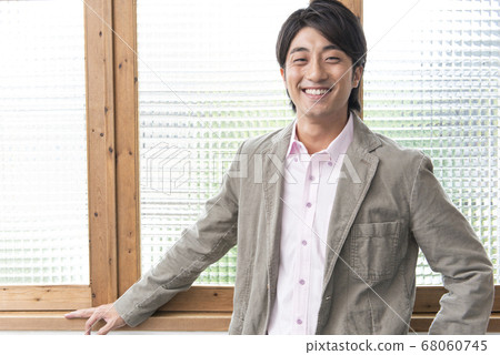 A smiling man 68060745
