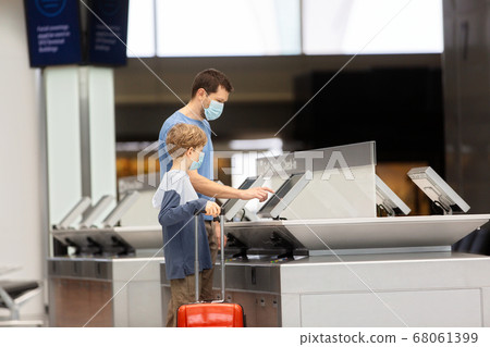 family travel during coronavirus pandemic 68061399