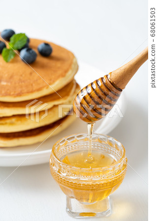 Honey and honey dipper Honey and honey dipper 68061503