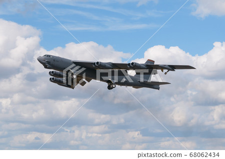 美國空軍B-52H戰略轟炸機起飛 美國空軍B-52H戰略轟炸機起飛 68062434