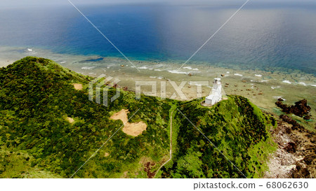 在Am美大島的Karisaki燈塔海岸的鳥瞰圖 68062630