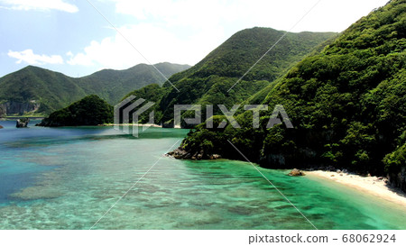 Aerial view of the coast of Yamato village in Amami Oshima 68062924