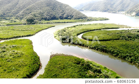 Am美大島黑潮森林紅樹林的鳥瞰圖 68063156