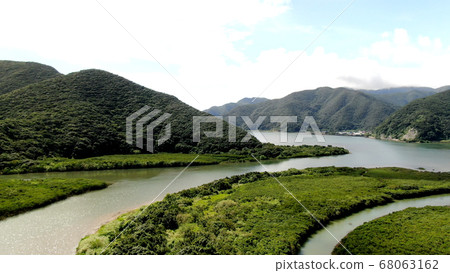 Am美大島黑潮森林紅樹林的鳥瞰圖 68063162