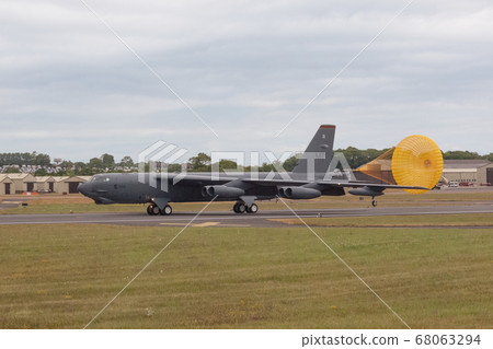 美國空軍B-52H戰略轟炸機降落 68063294
