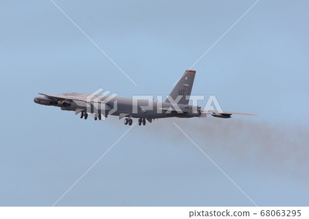 美國空軍B-52H戰略轟炸機起飛 美國空軍B-52H戰略轟炸機起飛 68063295