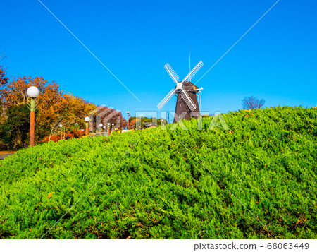 Windmills and Haijakushin in Tsurumi Green Area 68063449
