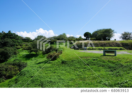 原始城堡廢墟 68063913