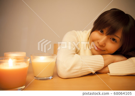 被蠟燭治癒的女人 68064105