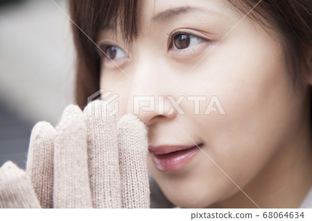 A gloved woman A gloved woman 68064634