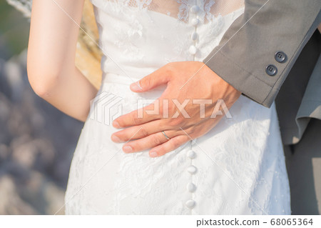 [Marriage happiness image] 68065364