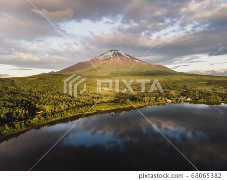 [Mt. Fuji seen from Lake Yamanaka] 68065382
