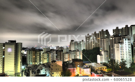 Seoul rainy season sky 68065528