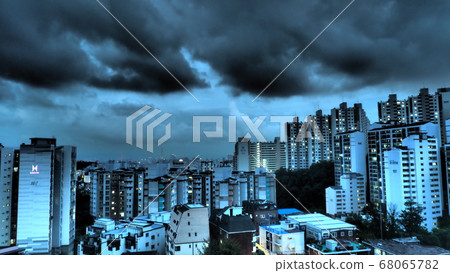 首爾雨季的天空 首爾雨季的天空 68065782