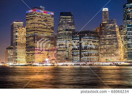 《紐約》曼哈頓夜景,布魯克林大橋公園 《紐約》曼哈頓夜景,布魯克林大橋公園 68068234