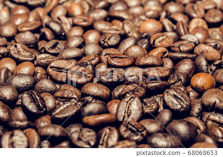 texture whole fried grains of coffee macro texture whole fried grains of coffee macro 68068653
