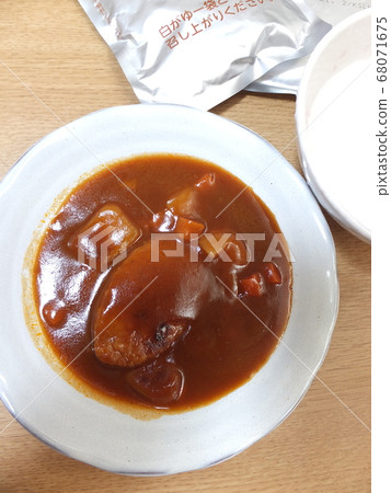 Meal on the day before colonoscopy Colon examination meal Stewed hamburger and porridge for dinner 68071675