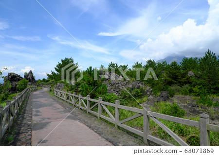 櫻島美景的寧靜熔岩Na公園的長廊 櫻島美景的寧靜熔岩Na公園的長廊 68071869