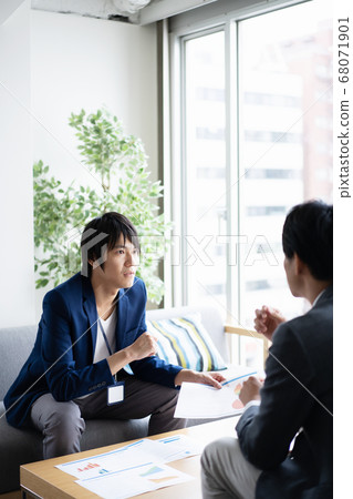 Business scene Businesspeople Meeting Meeting Office scene Business scene Businesspeople Meeting Meeting Office scene 68071901