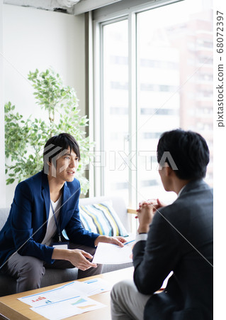 商業場景商人會議會議辦公室現場 68072397