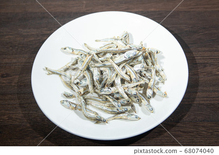 Eboshi（可以直接食用的小鳳尾魚，但作為高湯魚湯也很出色） 68074040