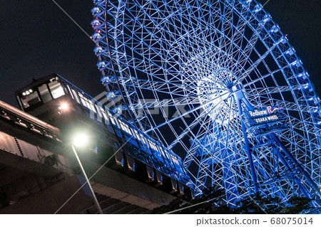 Osaka Rail monorail that crosses the Ferris wheel 68075014