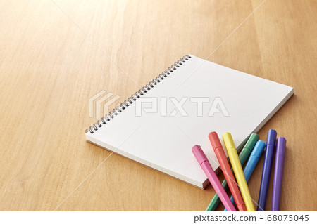 Desk image Blank notebook Water-based color pen 68075045