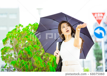 A woman confirming rain feet 68075060