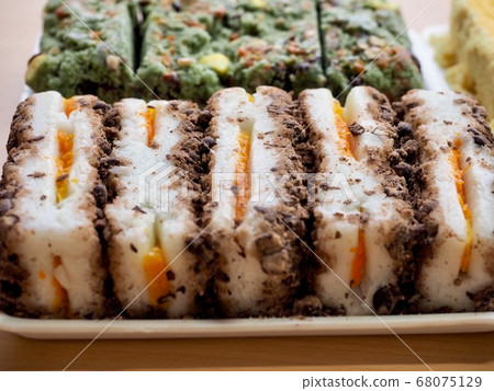 韓國傳統艾蒿糕,紅豆糕,南瓜餅,鬆餅 韓國傳統艾蒿糕,紅豆糕,南瓜餅,鬆餅 68075129