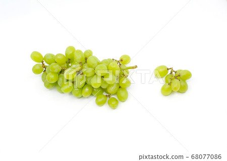 Fresh and delicious green grapes 68077086