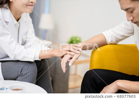 Psychologist encourage her patient Psychologist encourage her patient 68077603