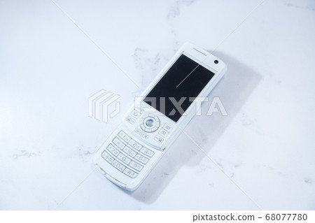 2000's slide type mobile phone. Japanese phone call. 2000's slide type mobile phone. Japanese phone call. 68077780