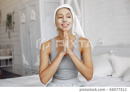 Beautiful girl sitting in a studio with cream 68077812