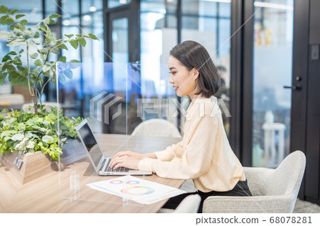 Office scene of infection prevention by partition Office scene of infection prevention by partition 68078281