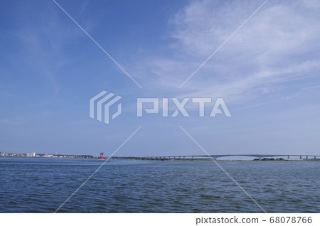 從本天島看到的濱名湖和濱名大橋 從本天島看到的濱名湖和濱名大橋 68078766