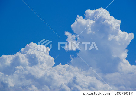 Pictures of beautiful summer clouds 68079017