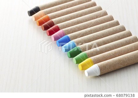 12 color crayons arranged neatly 68079138