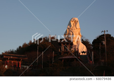 Ofuna Kannonji and Ofuna Kannon dyed in the morning sun Ofuna Kannonji and Ofuna Kannon dyed in the morning sun 68079486