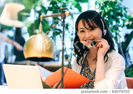遠程辦公女人在辦公室聊天(休閒) 遠程辦公女人在辦公室聊天(休閒) 68079705