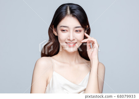Portrait Of Beautiful Woman in Studio Portrait Of Beautiful Woman in Studio 68079933