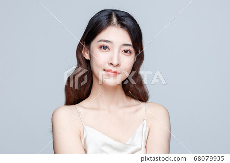 Portrait Of Beautiful Woman in Studio Portrait Of Beautiful Woman in Studio 68079935