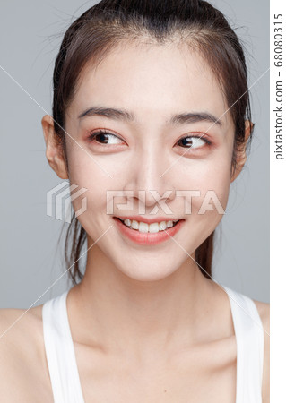 Portrait Of Beautiful Woman in Studio Portrait Of Beautiful Woman in Studio 68080315