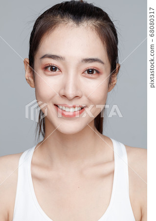 Portrait Of Beautiful Woman in Studio Portrait Of Beautiful Woman in Studio 68080317