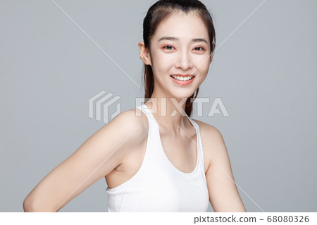 Portrait Of Beautiful Woman in Studio Portrait Of Beautiful Woman in Studio 68080326